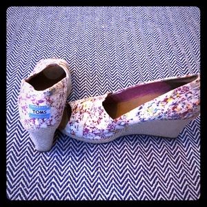 TOMS Floral Wedges Sz 8.5